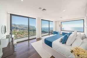 3 chambres, fer et planche à repasser, Wi-Fi, draps fournis