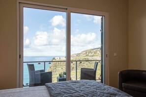 3 chambres, fer et planche à repasser, Wi-Fi, draps fournis