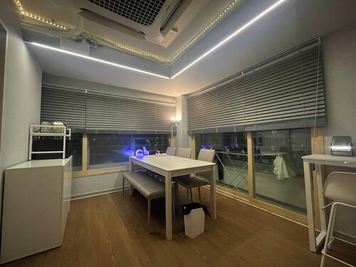 K wave guesthouse only Female