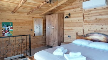 Luxury Suite | Free WiFi, bed sheets