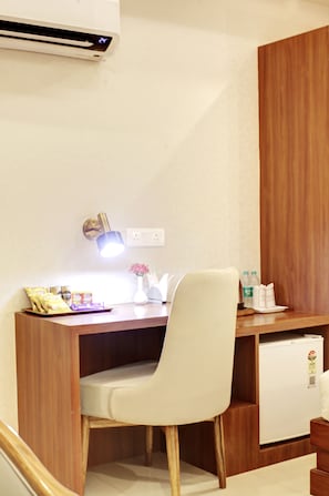 Deluxe Double or Twin Room, City View - Marks Hotel & Banquet (Noida)