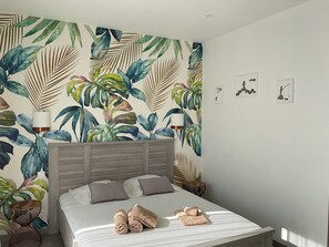 4 slaapkamers, een bureau, een strijkplank/strijkijzer, wifi