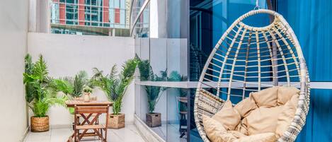 Deluxe Apartment | Balcony