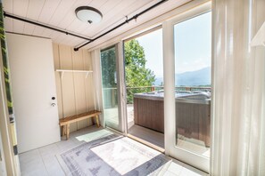 Interior - *Luxurious 5BD Chalet w/ VIEWS! Hot Tub + Arcade* (Gatlinburg)