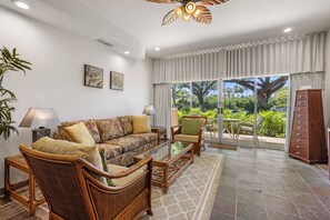 Tv, dvd-spelare och ett bordtennisbord