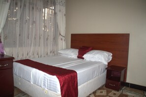 Desk, laptop workspace, free WiFi, bed sheets - Spring Hills Hotel - Morogoro (Morogoro)