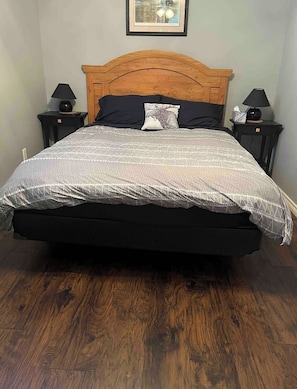 3 bedrooms, iron/ironing board, WiFi, bed sheets - West End Lodging 
 (Sault Ste. Marie)