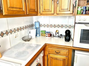 Fridge, oven, stovetop, dishwasher