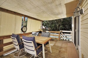 Outdoor dining - 3 Bedroom Beach House w/ King Bed, Walk to beach, Pool, Fire pit, St. Augustine (St. Augustine)