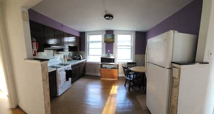 Cozy 3-bedroom house in charming Buffalo with WiFi, AC