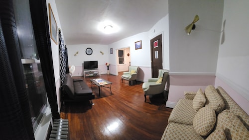 Cozy 3-bedroom house in charming Buffalo with WiFi, AC