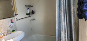 Handtücher, Seife, Shampoo, Toilettenpapier