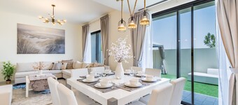 Conveniently Located to Airport & Expo City 4BRTownhouse w/ AsstRm at Parkside2