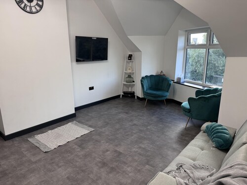 City Apartment Sleeps 5 With Parking