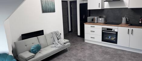 Appartamento | Cucina privata | Frigorifero, microonde, forno, piano cottura