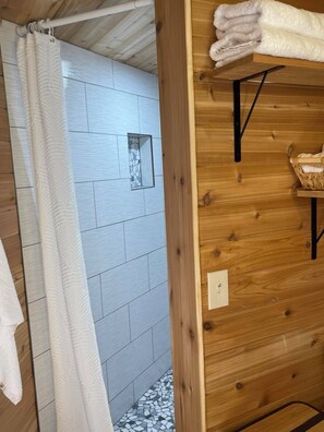 Dusche, Handtücher, Seife, Toilettenpapier