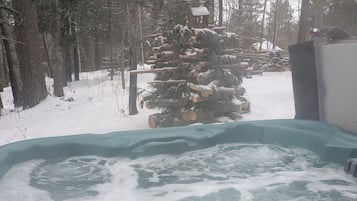 Bañera de hidromasaje al aire libre