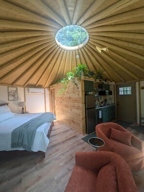 1 bedroom, internet, bed sheets