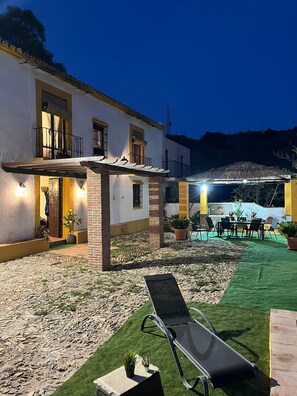Outdoor dining - Cortijo Rural Lagar Grande (Málaga)