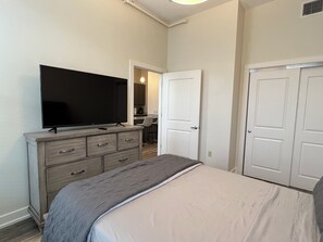 1 habitación, tabla de planchar con plancha, wifi gratis y ropa de cama 