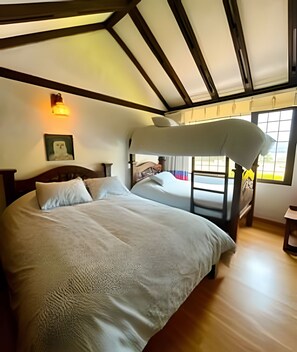 7 quartos, acesso à internet, roupa de cama