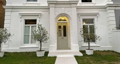 Unique Annex in Georgian Property in Shepperton