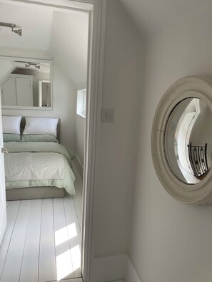 1 dormitori, planxa i posts de planxar, wifi i roba de llit 