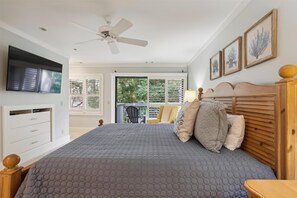 3 bedrooms, iron/ironing board, internet, bed sheets - 41 Turtle Lane Club - Sea Pines Townhome, Walk to the Beach! (Hilton Head Island)