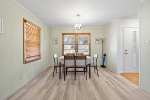 Dining - Cozy Ranch Near Downtown Large Fenced Yard (Raleigh)