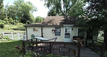 Cottage on Conesus lake w private shared lake access/beach, fireplace & AC