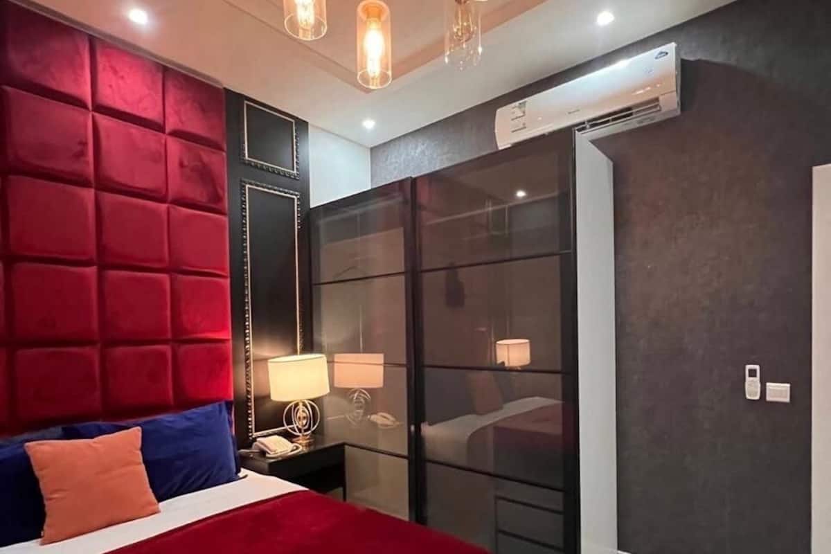Luxury Room | Premium bedding, pillowtop beds, minibar, laptop workspace