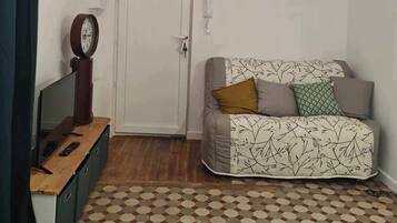 Tv, böcker och en stereo