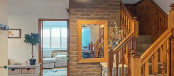 4 bedroom accommodation in Newark
