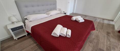 Habitación, 1 habitación, balcón, vista a la ciudad | 1 habitación