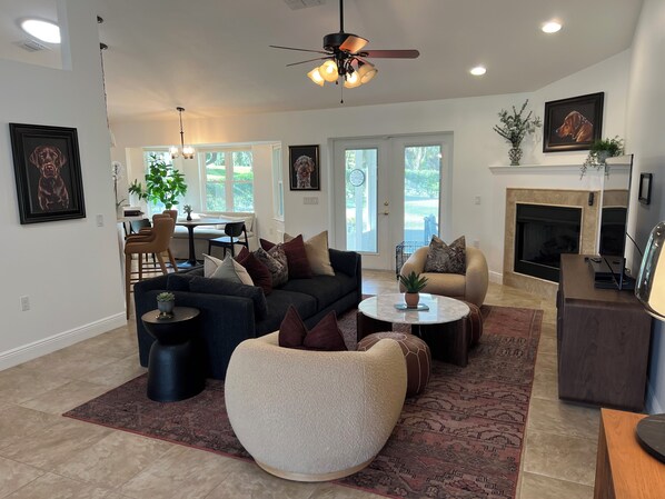 Älytelevisio, takka, stereot, tulostin