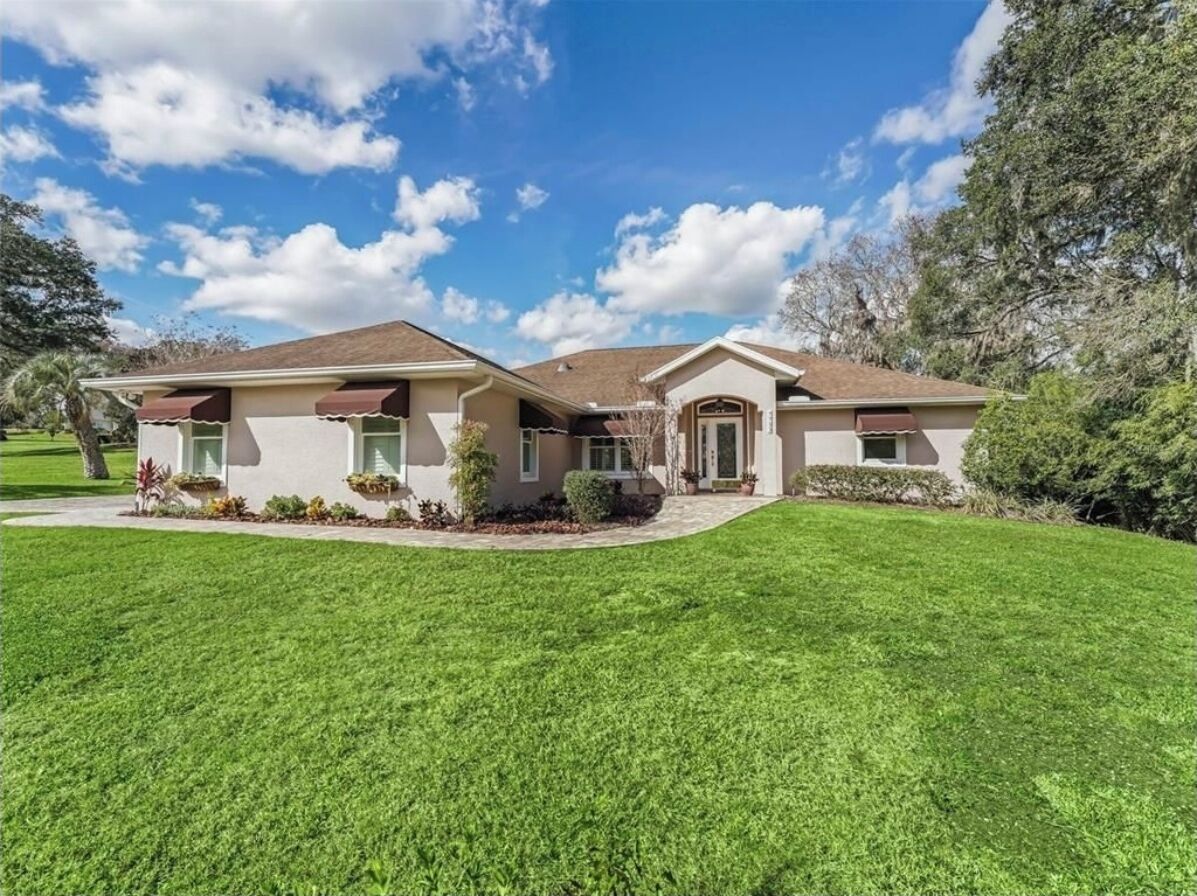 Modern 3-bedroom home close to WEC with a beautifully furnished home and patio
