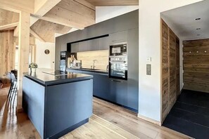 Mikrowelle, Ofen, Herdplatte, Geschirrspüler