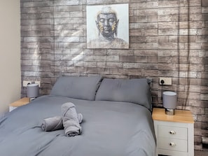 3 bedrooms, bed sheets