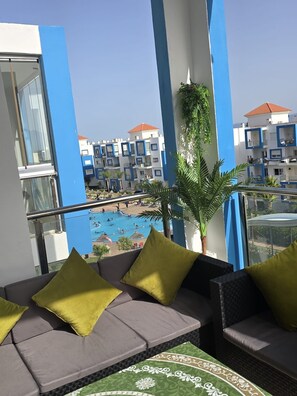 Departamento, vista a la alberca, junto a la montaña | Terraza o patio