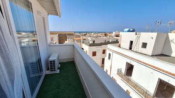 Room, 1 Bedroom, Balcony, City View | Balcony