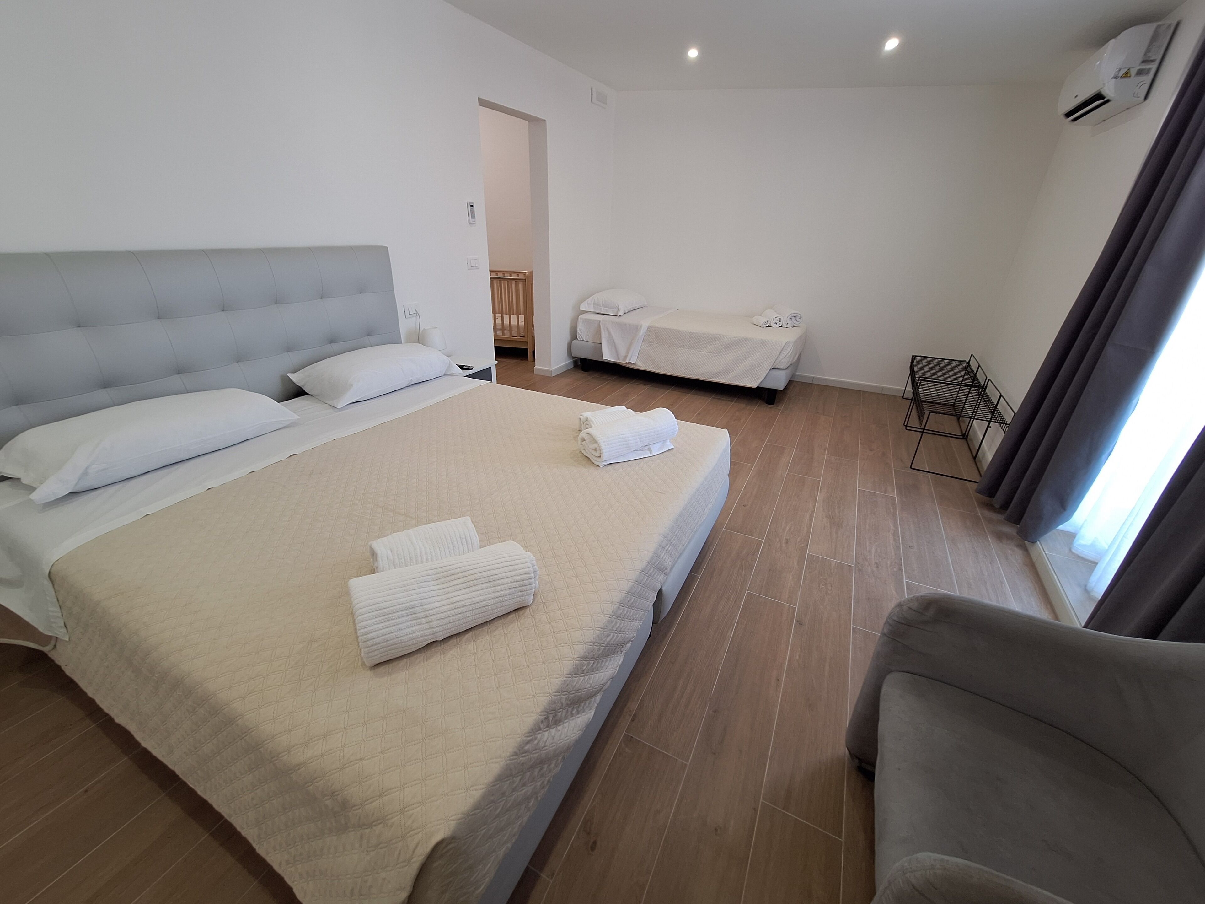 Chambre, 1 chambre, balcon, vue ville