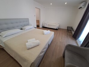 Kamer, 1 slaapkamer, balkon, uitzicht op de stad | 1 slaapkamer