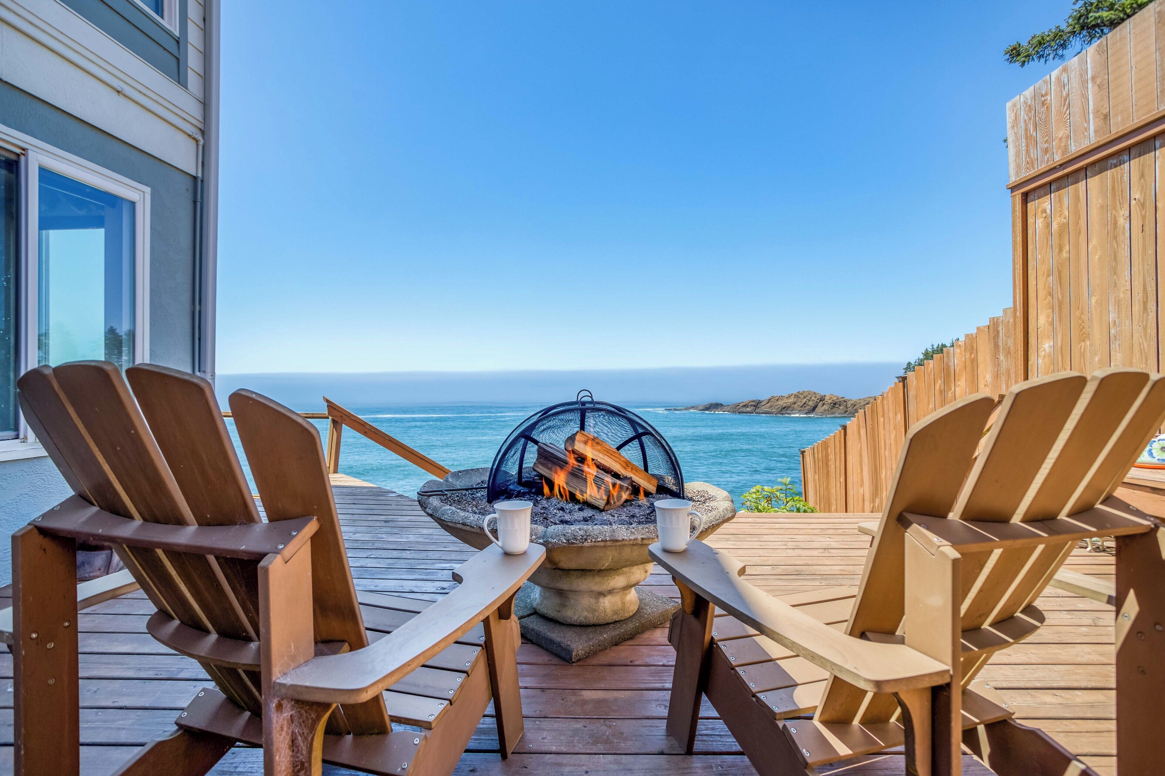 Romantic Oceanfront Studio Perches Over Depoe Bay’s Waves and Whales, Deck