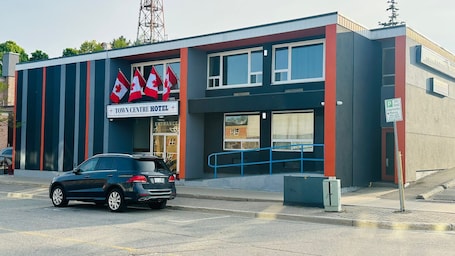 Fachada de la propiedad. Town Centre Inn - Parry Sound