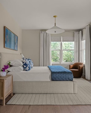 5 bedrooms, desk, iron/ironing board, WiFi