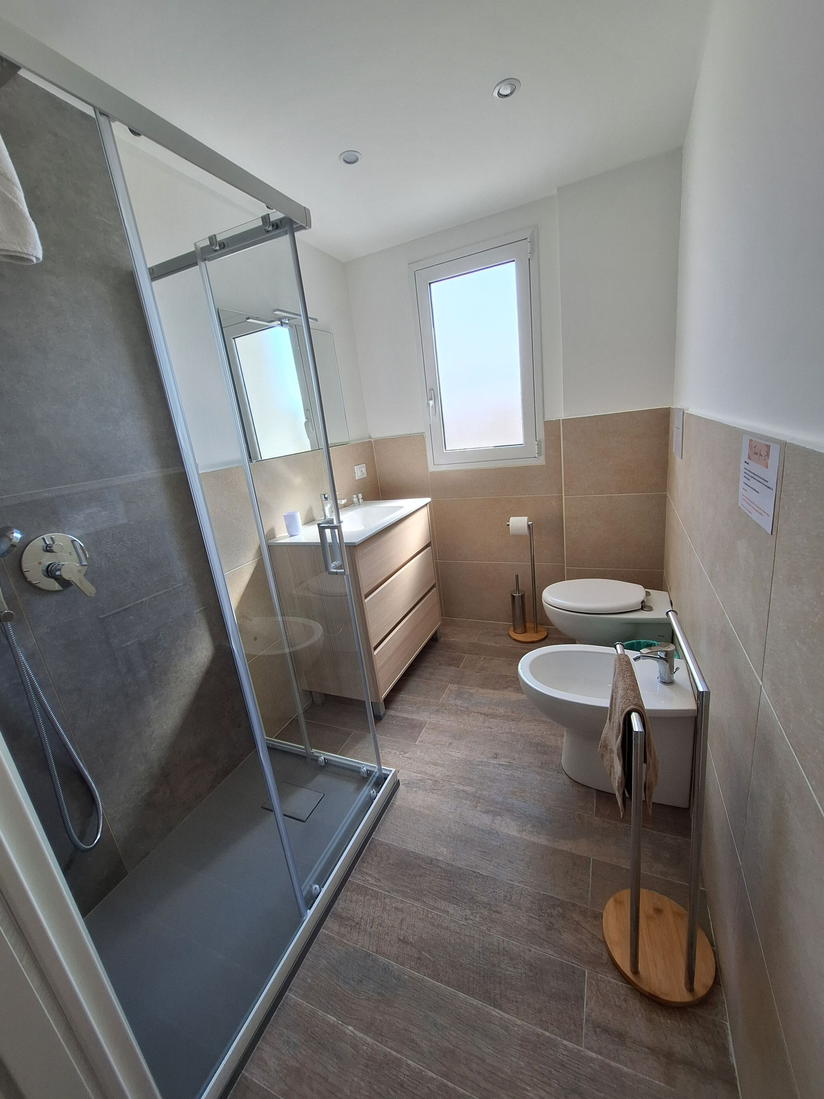 Zimmer, 1 Schlafzimmer, Balkon, Stadtblick | Badezimmer