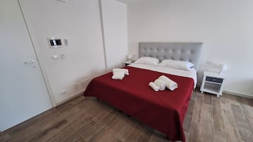 Camera, 1 camera da letto, balcone, vista città | 1 camera
