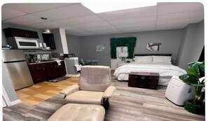 1 bedroom, iron/ironing board, WiFi, bed sheets - Spacious Studio Gem! North of Atlanta Basement Apartment Free Wi-Fi (Lilburn)