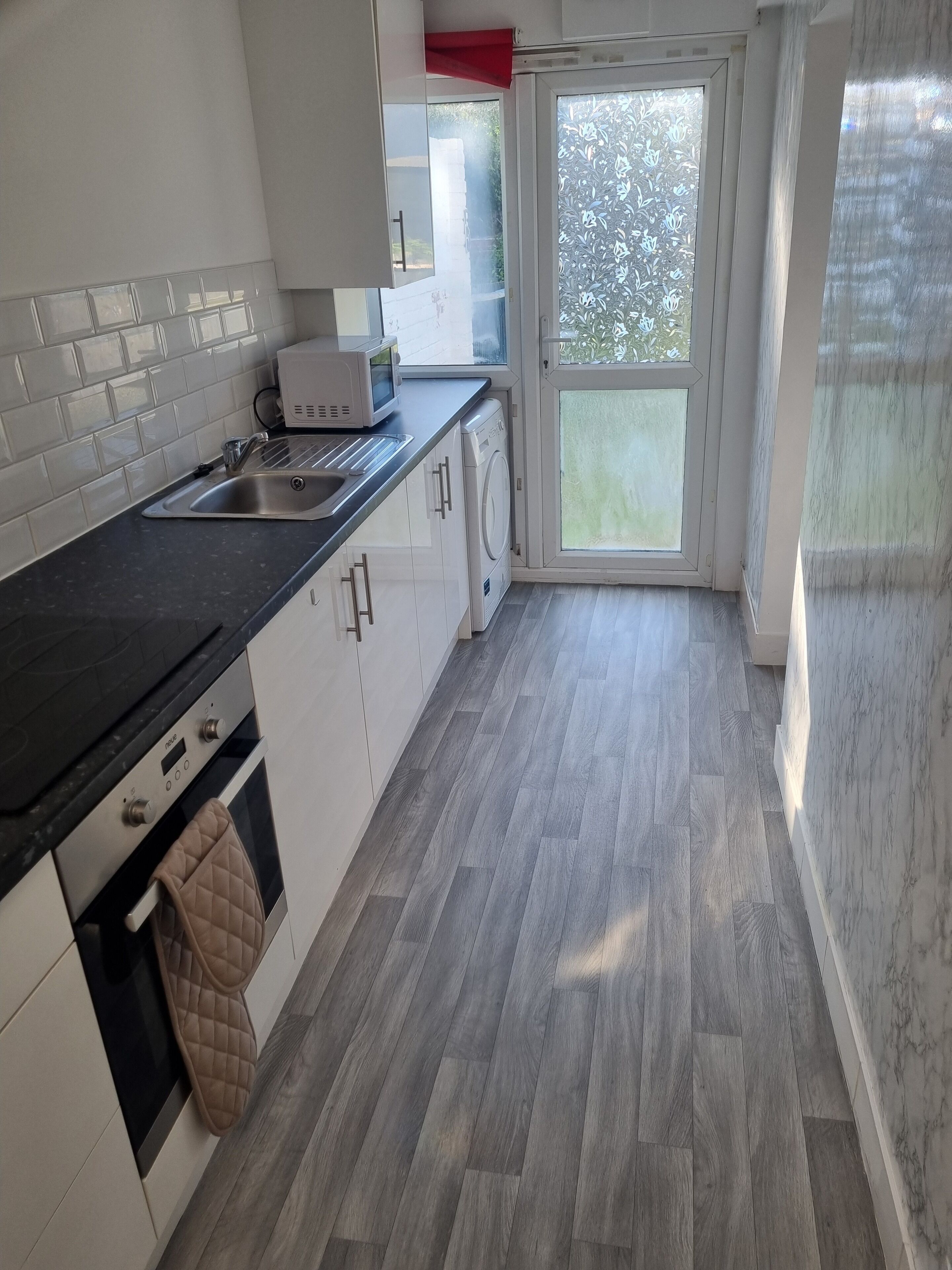 Maison | Cuisine privée | Réfrigérateur, micro-ondes, four, plaque de cuisson