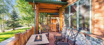 Lots of Light - Prvt Garage - On Ski Bus Line - Comm Hot Tub